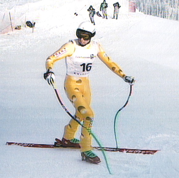 Franz Heinzer verlor kurz nach dem Start der Herren-Abfahrt an der Olympiade in Lillehammer, Norwegen, einen Ski wegen Bindungsbruch und musste das Rennen aufgeben, aufgenommen am 13. Februar 1994. (K ...