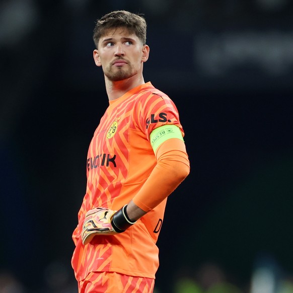 epa11384676 Dortmund goalkeeper Gregor Kobel looks on during the UEFA Champions League final match of Borussia Dortmund against Real Madrid, in London, Britain, 01 June 2024. EPA/ISABEL INFANTES