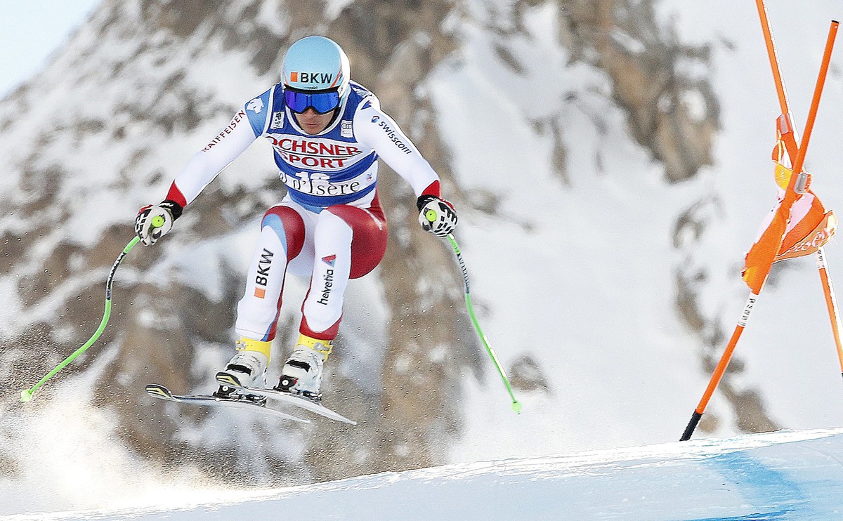 epa05657835 Patrick Kueng of Switzerland in action during the men's Downhill race at the FIS Alpine Skiing World Cup in Val D'Isere, France, 03 December 2016. EPA/GUILLAUME HORCAJUELO