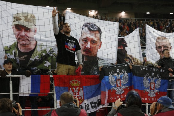 Dürfte noch zu reden geben: Russische Fans präsentierten Portraits von Rebellenführern.