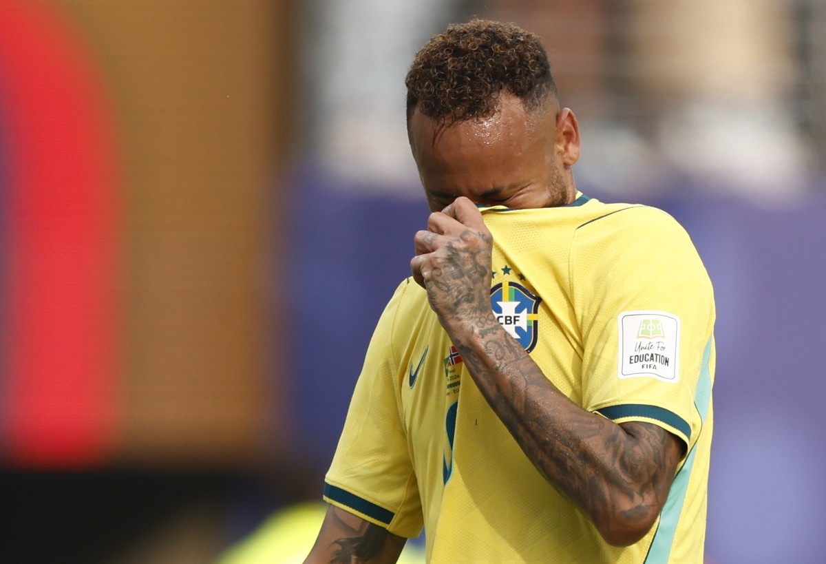 epa13089995 Brazil's Neymar react after their defeat in the FIFA World Cup 2026 Round of 16 match Brazil against Norway, in New Jersey, USA, 05 July 2026. EPA/WILL OLIVER