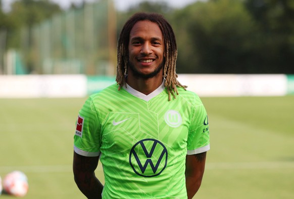 VfL Porträttermin 2021/2022 Bad Waltersdorf, 22.07.2021, VfL Wolfsburg, 1. BL, Porträttermin 2021/2022, Kevin Mbabu (VfL Wolfsburg) Bad Waltersdorf *** VfL Porträttermin 2021 2022 Bad Waltersdorf, 22  ...