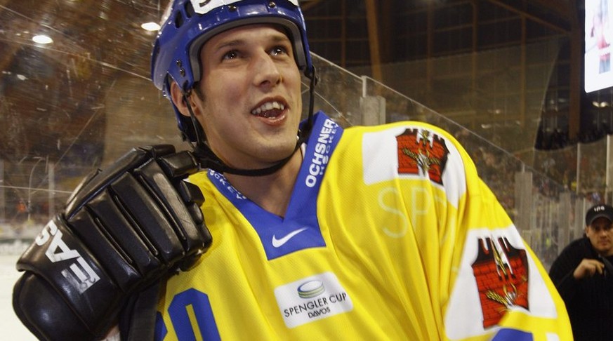 Marco Streller in Eishockey-Montur. Aber ob der Basler auch weiss, welcher Halbfinalist wie spielt?