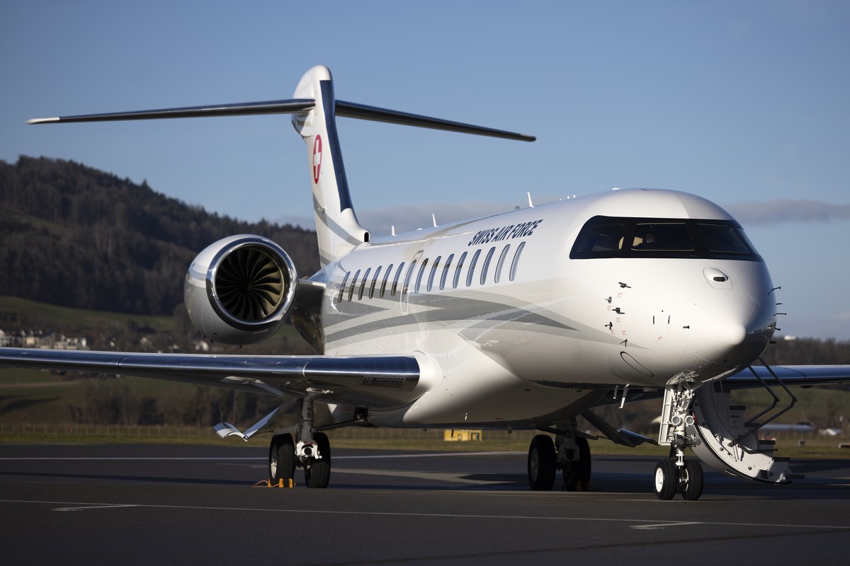 Der neue Bundesratsjet Bombardier Global 7500 steht auf dem Flughafen Belp, am Mittwoch, 29. Januar 2025 in Bern-Belp. (KEYSTONE/Peter Klaunzer)