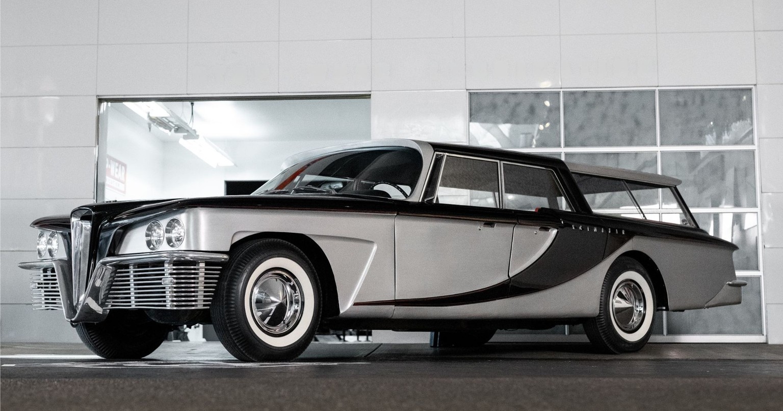 1959 Scimitar EX All-Purpose Sedan
Coachwork by Reutter
Design by Brooks Stevens
Chassis no. 100678
Engine no. 1181

413ci Chrysler New Yorker V-8
Carter AFB 4-Barrel Carburetor
350bhp at 4,600rpm
Chr ...