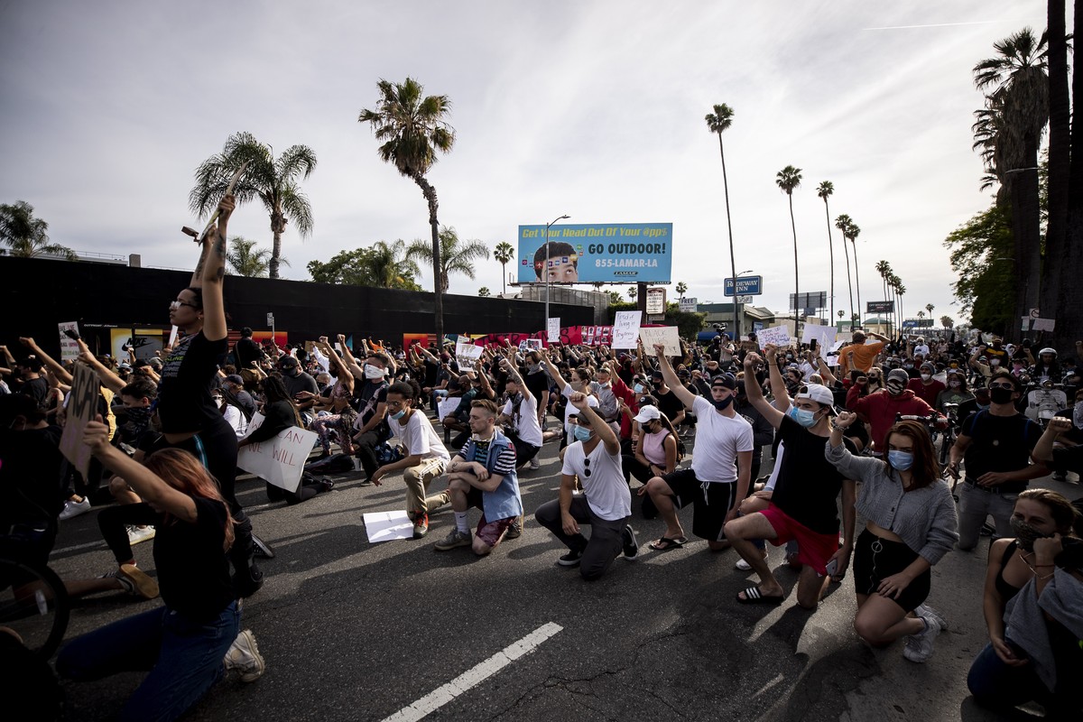 epa08459542 Protesters take a knee on Sunset Boulevard during a protest following the death of George Floyd, in Hollywood, California, USA, 01 June 2020. A bystander's video posted online on 25 M ...