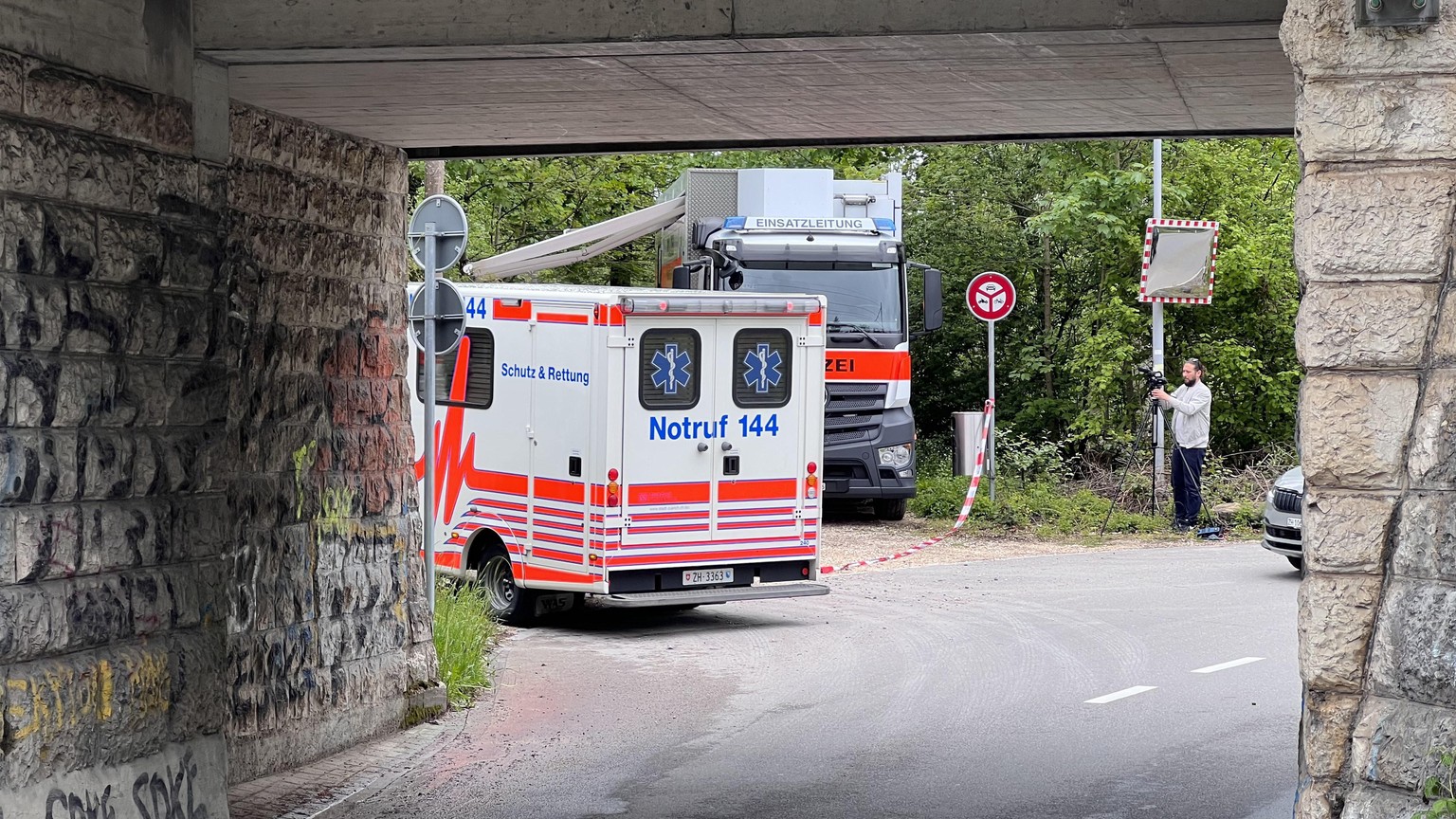 Polizei beim Hürstwald in Zürich, 5. Mai 2022