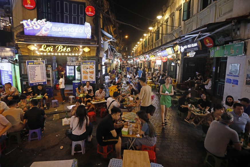 Das Nachtleben in Vietnam läuft wieder – ohne Social Distancing.