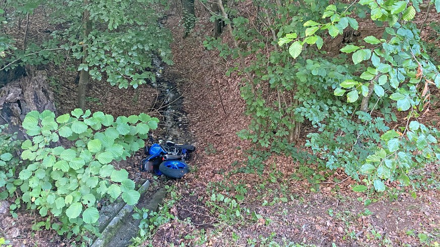 64-jähriger Motorradfahrer bei Selbstunfall schwer verletzt - Vimarsana News