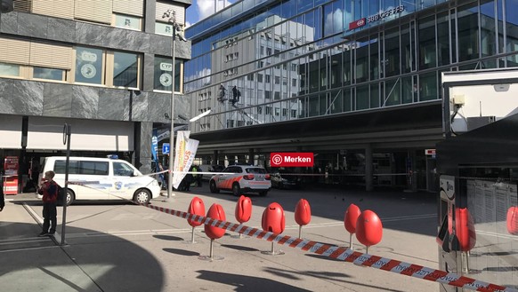 Der von der Polizei abgeriegelte Bahnhof Aarau.