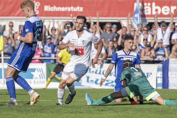 Otar Kakabadze, mitte, feiert das 01 fuer Luzern beim Schweizer Cup 1/16 Final zwischen dem FC Wohlen und dem FC Luzern vom Sonntag, 15. September 2019 in Wohlen. (KEYSTONE/Urs Flueeler)