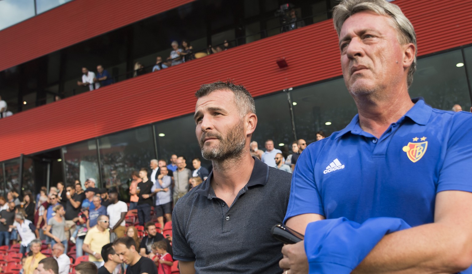 LÕentraineur ad interim du FC Basel Alex Frei, gauche, et lÕentraineur assistant du FC Basel Marco Schaellibaum, droite, lors de la rencontre de football de Super League entre Neuchatel Xamax FCS et F ...