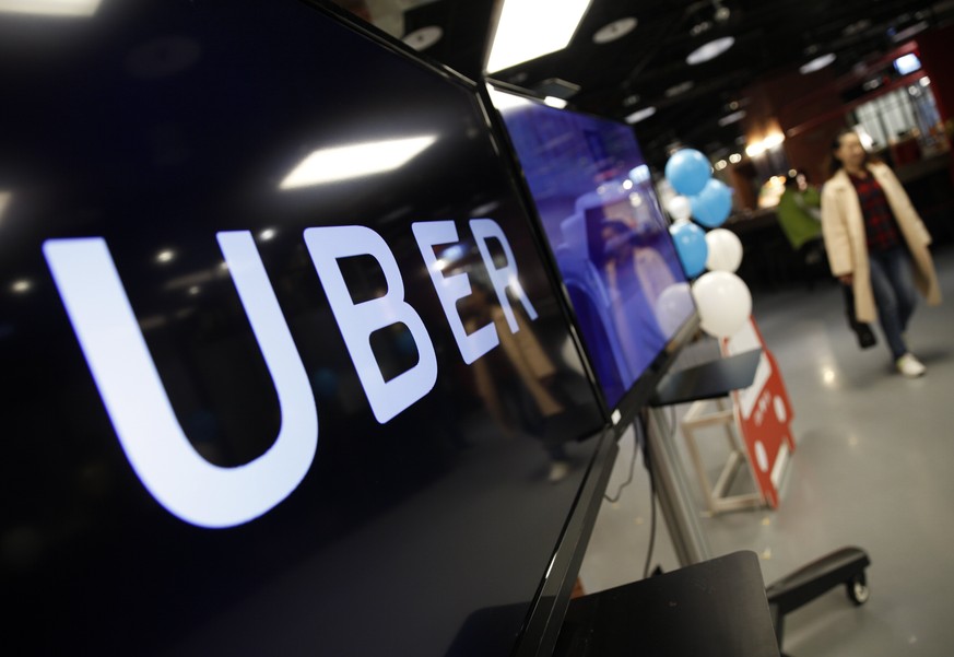 epa05905587 The Uber logo is displayed during a press conference in Taipei, Taiwan, 13 April 2017. US-based ride-hailing company UBER announced its return to the Taiwan market, using a new business mo ...