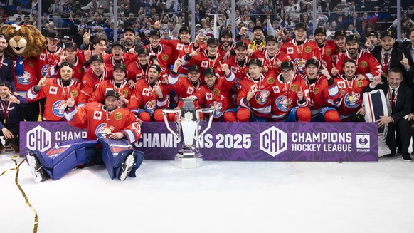 KEYPIX - Zurich&#039;s players celebrate with the trophy after winning the Champions Hockey League final game between Switzerland&#039;s ZSC Zurich and Sweden&#039;s Farjestad Karlstad, at the Swiss L ...