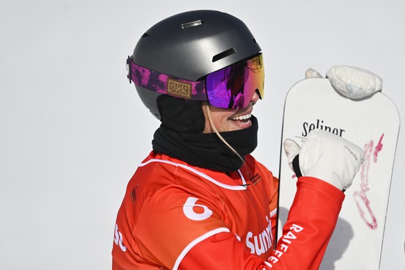 Ladina Jenny of Switzerland reacts at the FIS Alpine Snowboard Parallel Giant Slalom race, on Saturday, January 14, 2023, in Scuol, Switzerland. (KEYSTONE/Gian Ehrenzeller)