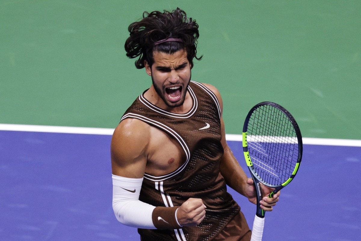 Carlos Alcaraz, of Spain, reacts during a match against Jaime Faria, of Portugal, during the second round of the U.S. Open tennis championships, Wednesday, Sept. 2, 2026, in New York. (AP Photo/Adam H ...
