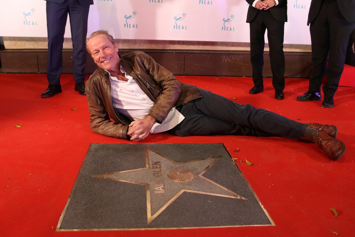 epa09608049 Scottish actor Iain Glen, winner of the 'Almería, Land of Cinema 2021' Award, poses next to the star with his name, after unveiling it on the Almeria Walk of Fame, during the tri ...