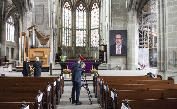 Ein Bild des verstorbenen Alex Tschaeppaet haengt an der Trauerfeier im Berner Muenster, am Donnerstag, 17. Mai 2018, in Bern. Der ehemalige Berner Stadtpraesident starb 66-jaehrig nach einem Krebslei ...