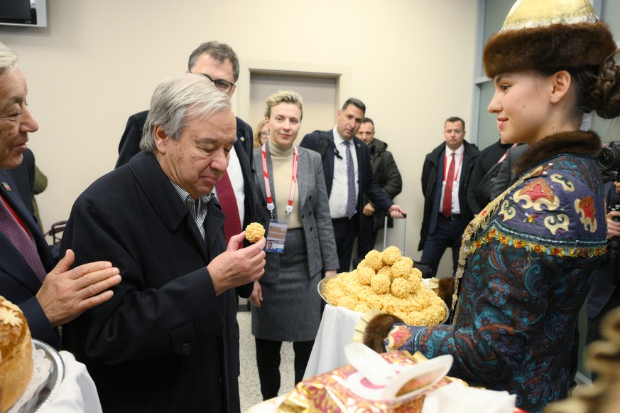 epa11676617 A handout photo made available by photo host brics-russia2024.ru shows UN Secretary-General Antonio Guterres (L) attending a welcoming ceremony upon his arrival at Kazan International Airp ...