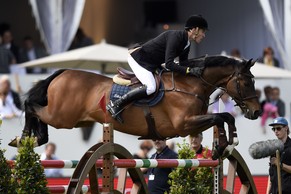 Whitaker gewinnt das Jagdspringen.