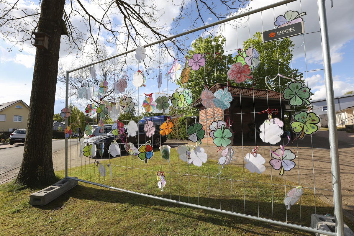epa11308800 Paper shamrocks with children's messages to missing six-year-old boy Arian hang on a fence in front of the search operations centre in Elm, Germany, 29 April 2024. A large-scale effor ...
