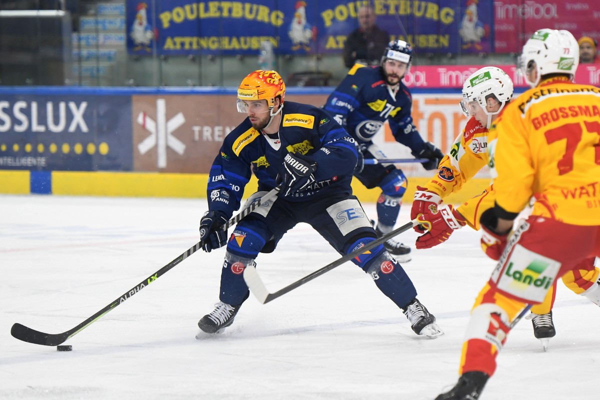 Ambri's Postfinance TopScorer Michael Spacek, during the preliminary round game of National League Swiss Championship 2022/23 between HC Ambri Piotta and EHC Biel Bienne at the Gottardo Arena in  ...