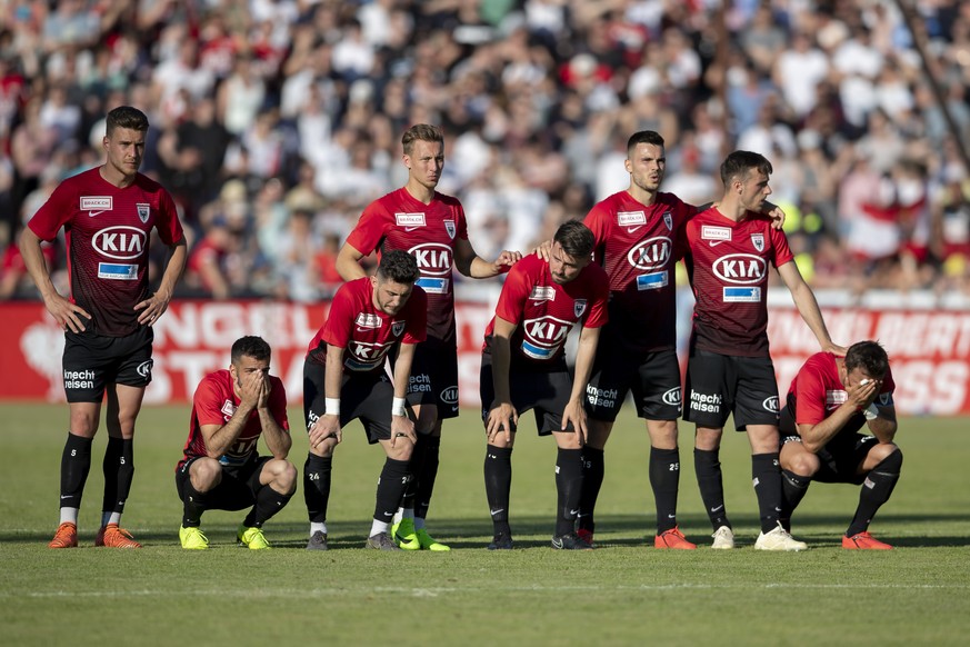 Enttaeuschte Gesichter bei Aarau nach dem Barrage Rueckspiel zwischen dem FC Aarau und Neuchatel Xamax FCS, am Sonntag, 2. Juni 2019, im Stadion Bruegglifeld in Aarau. (KEYSTONE/Christian Merz)