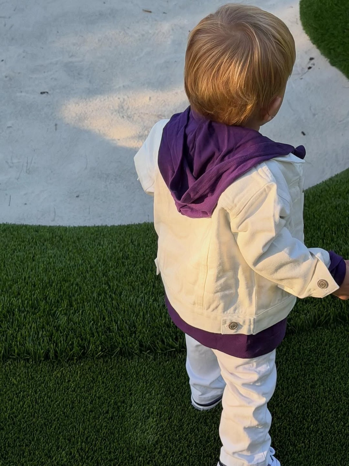 Justin et Hailey Bieber adorent jouer avec la nostalgie des fans - notamment en déguisant leur fils comme en 2015.