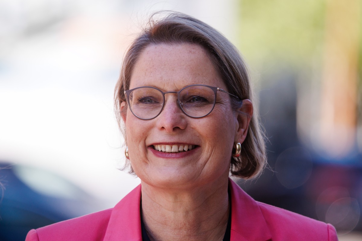 epa12074899 Designated German Justice Minister Stefanie Hubig poses before the official signing of a coalition agreement for a new German government in Berlin, Germany, 05 May 2025. The new German gov ...
