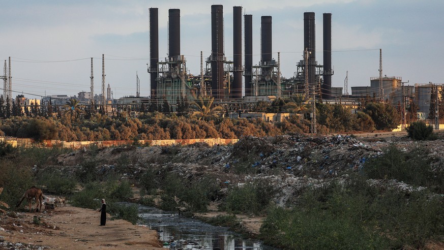 epa10108357 (FILE) - A general view of the power plant that generates electricity in central Gaza Strip, 18 August 2020 (reissued 06 August 2022). A statement from Gaza&#039;s electricity distribution ...