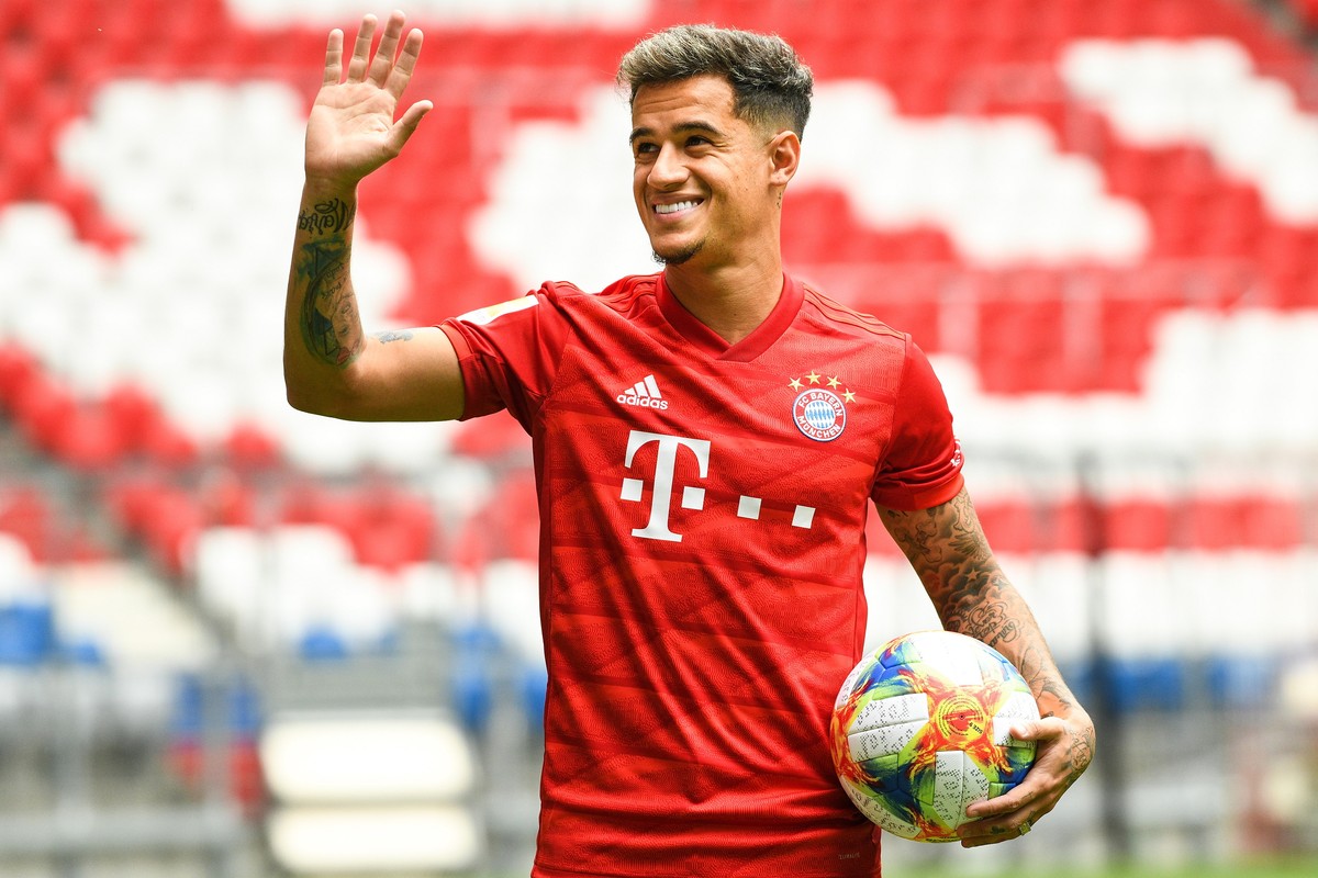 epa07780712 Bayern's new player Philippe Coutinho poses during a press conference at the Allianz Arena in Munich, Germany, 19 August 2019. Barcelona will loan Philippe Coutinho to Bayern Munich f ...