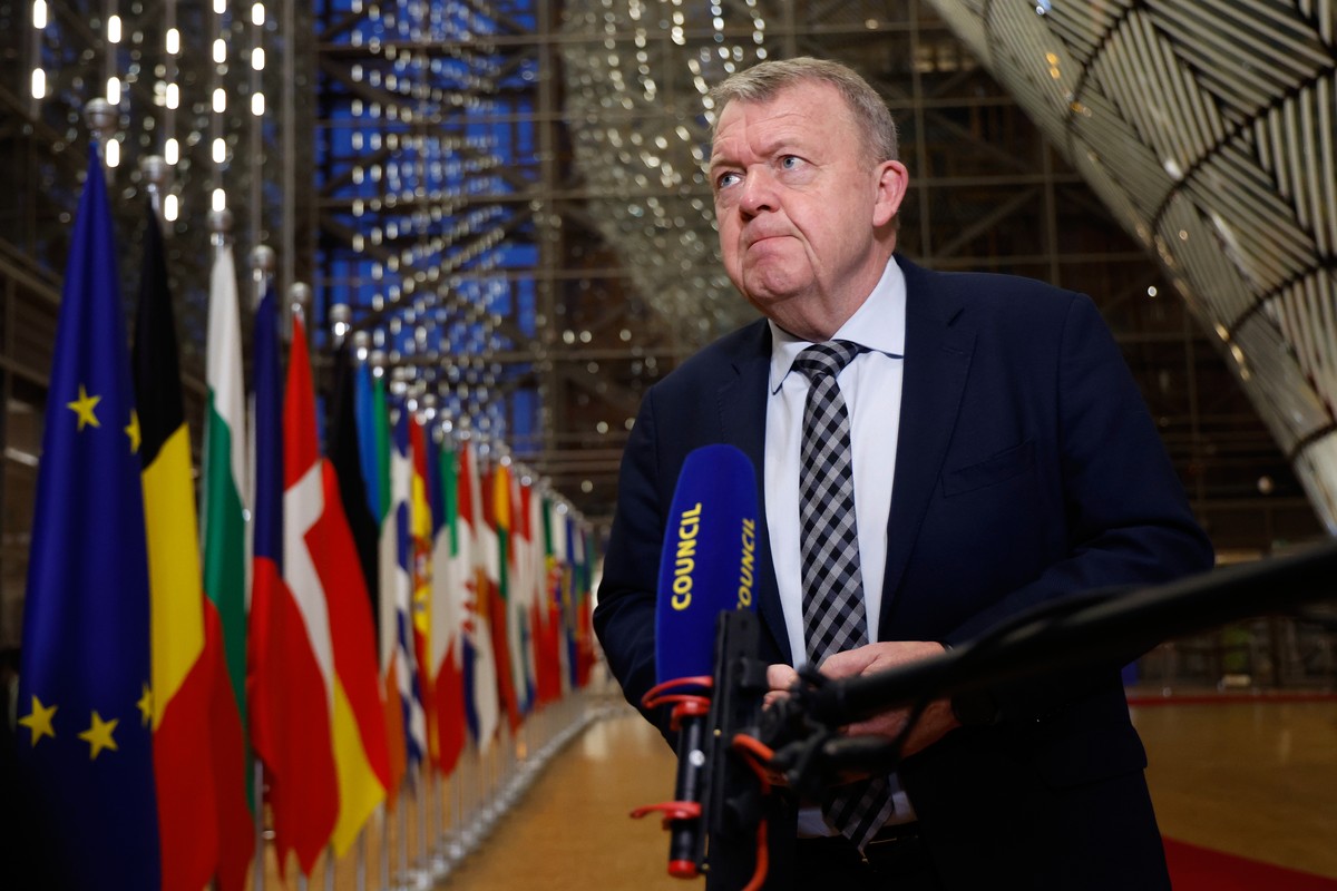 Denmark's Foreign Minister Lars Lokke Rasmussen arrives for a meeting of EU foreign ministers at the European Council building in Brussels, Thursday, Jan. 29, 2026. (AP Photo/Geert Vanden Wijngae ...