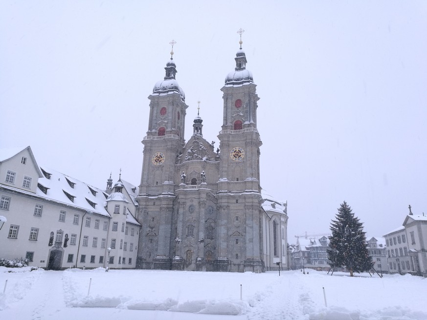 Die Stiftskirche in St.Gallen (ohne Burkaträgerinnen).