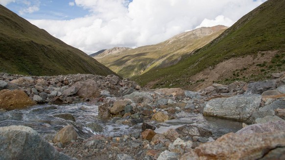 Gewässerperlen Schweiz wilde naturnahe Schweizer Flüsse unberührt Flusswanderungen Rauszeit Chamuera