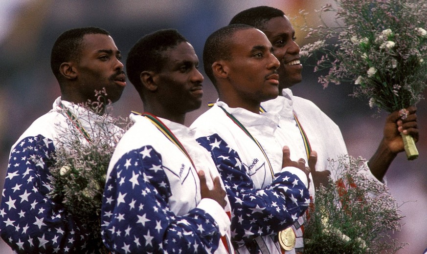 IMAGO / Thomas Zimmermann

Die 4x100m-Staffel der USA v.li.: Leroy Burrell, Dennis Mitchell, Mike Marsh und Carl Lewis Leichtathletik OS Sommer Herren Olympische Sommerspiele 1992, Olympia, Olympiade, ...