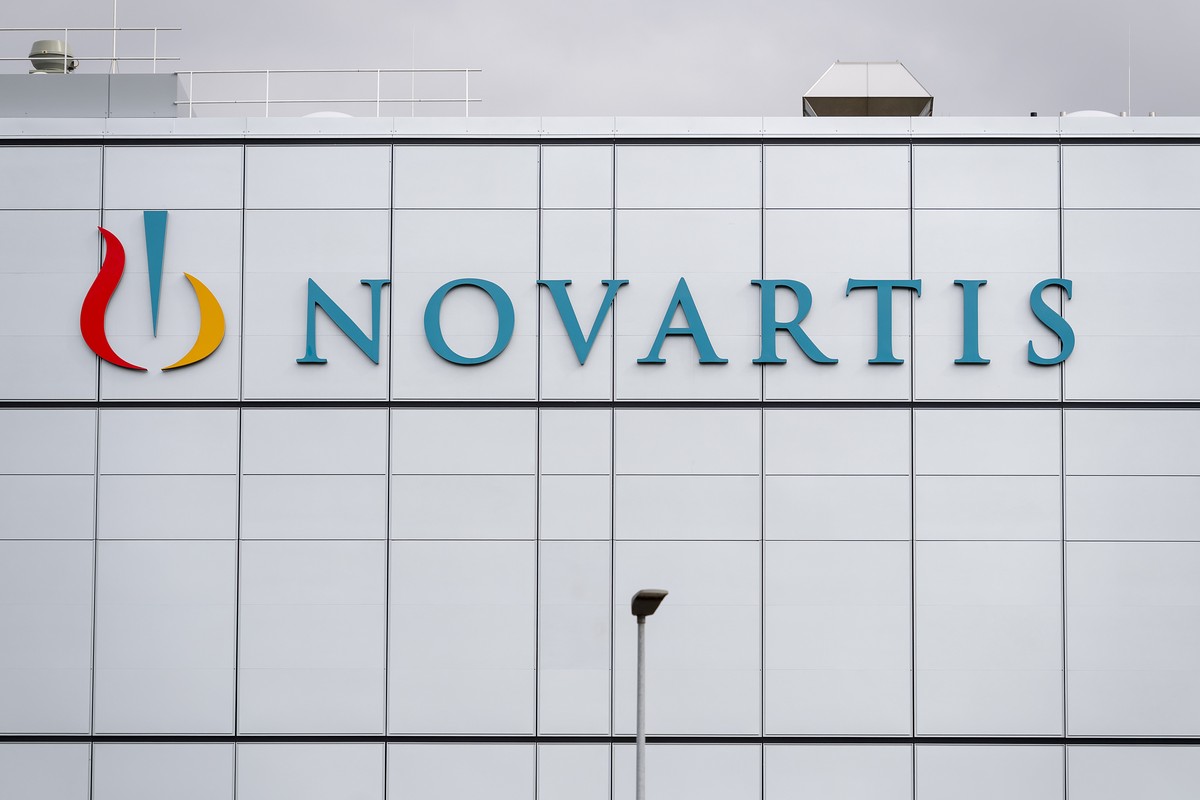 ARCHIV -- ZU DEN JAHRESZAHLEN VON NOVARTIS -- Das Novartis-Logo an einem Produktionswerk von Novartis in Stein, am Montag, 3. September 2018. (KEYSTONE/Georgios Kefalas)