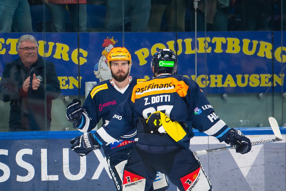 Ambri's player Michael Spacek, left, celebrates the 3-2 goal with Ambri's player Zaccheo Dotti right, during the preliminary round game of National League Swiss Championship 2023/24 between  ...