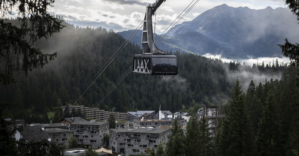 Laax-heisst-bernahme-der-Weissen-Arena-Bergbahnen-klar-gut