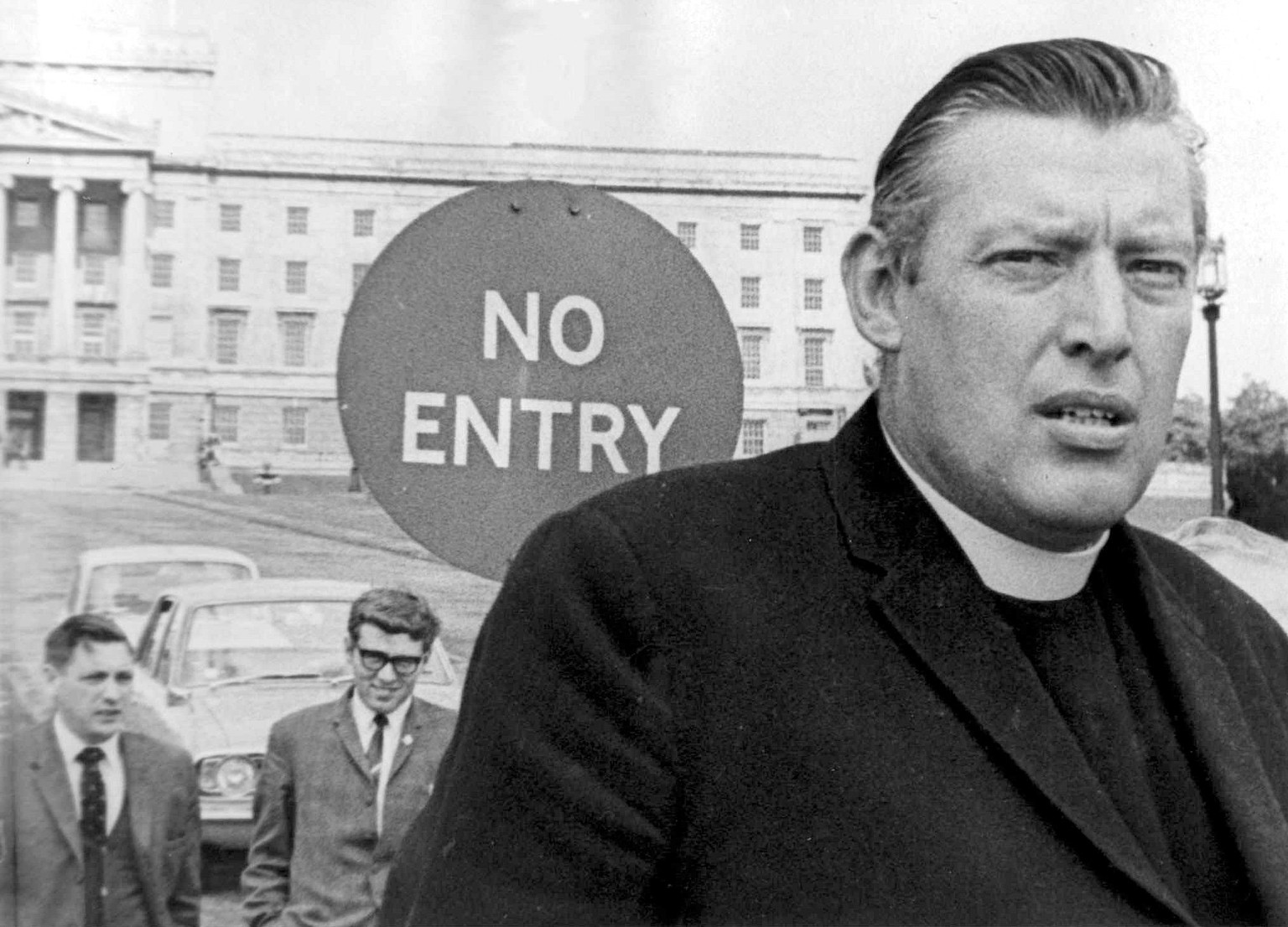 Paisley als protestantischer Geistlicher an einer politischen Veranstaltung in Belfast (1969).