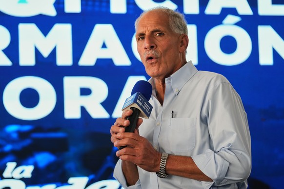 Presidential candidate Nasry Asfura, of the National Party, gives a press conference in Tegucigalpa, Honduras, Monday, Dec. 1, 2025. (AP Photo/Moises Castillo)
Honduras Election