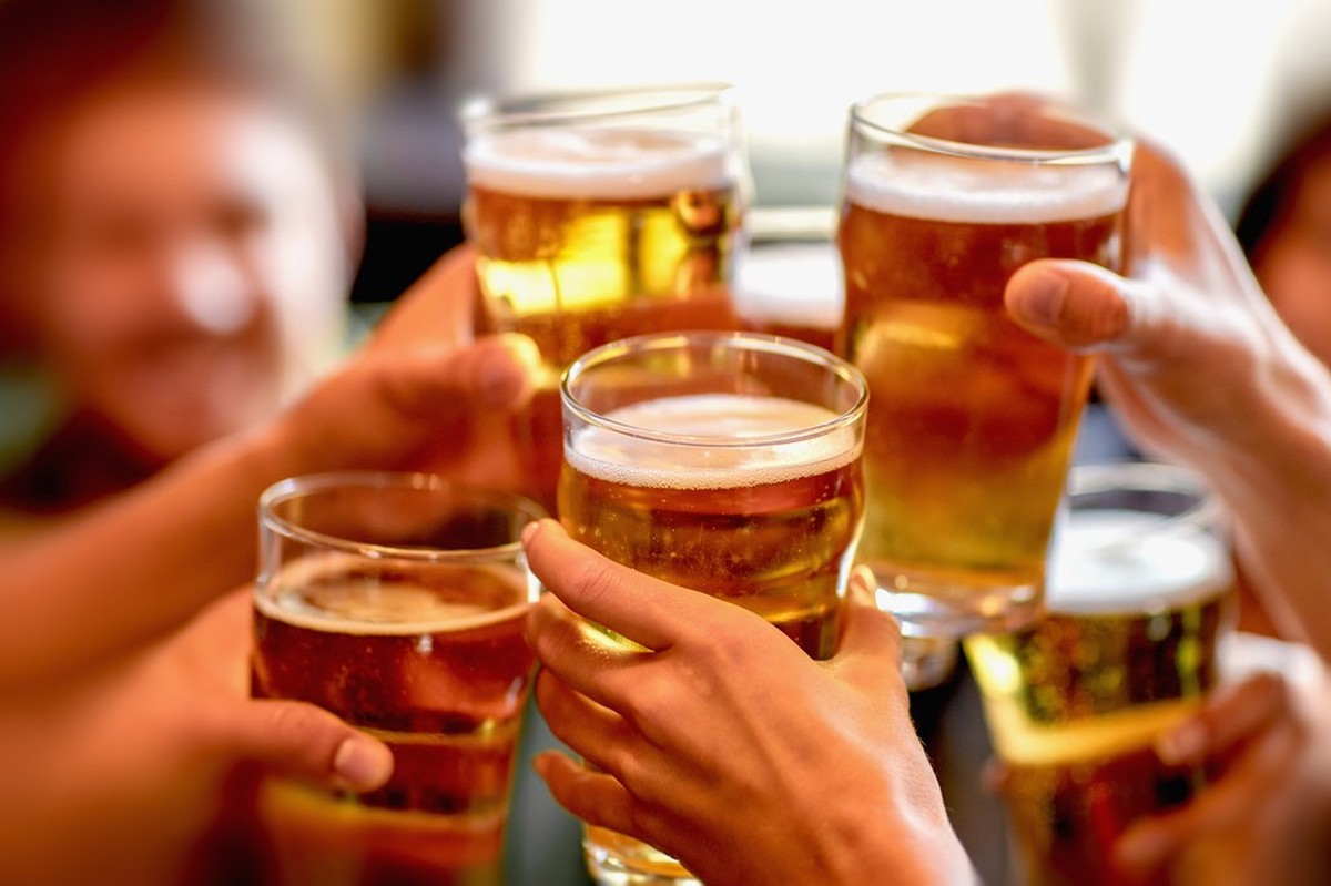 La consommation d'alcool reste très répandue en Suisse.