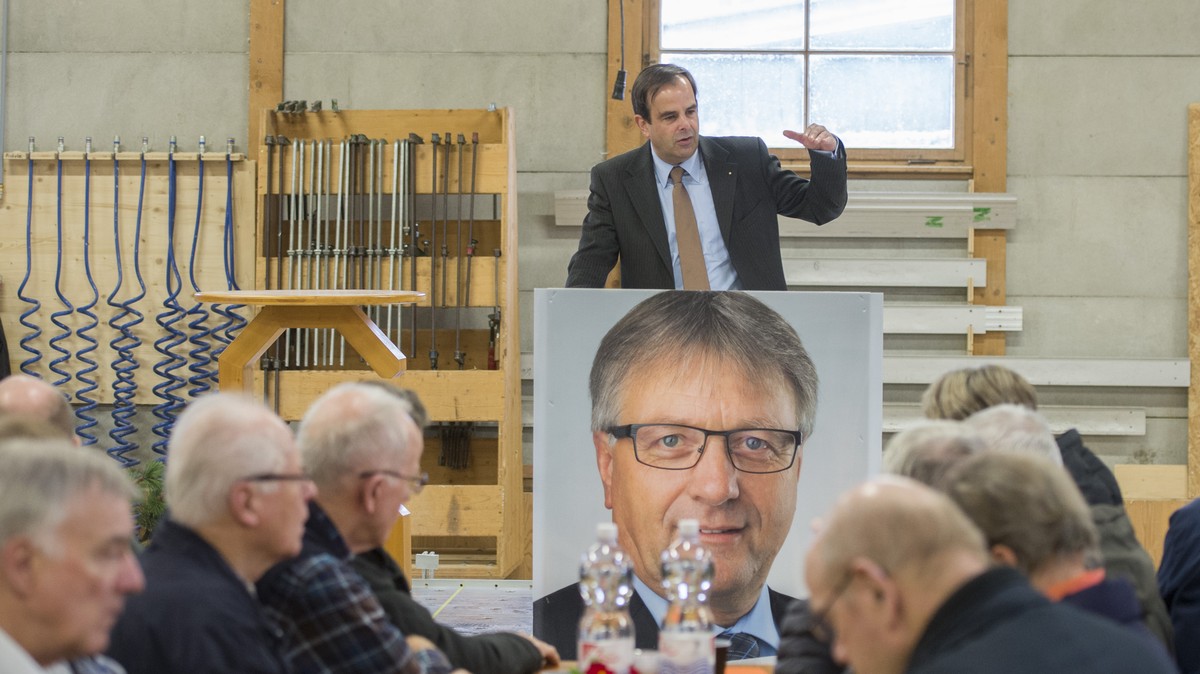 Gerhard Pfister, Zuger Nationalrat und Kandidat fuer das Praesidium der CVP Schweiz, spricht an einer Wahlveranstaltung fuer den Nidwaldner Regierungsratkandidaten Josef Niederberger, in einer Schrein ...