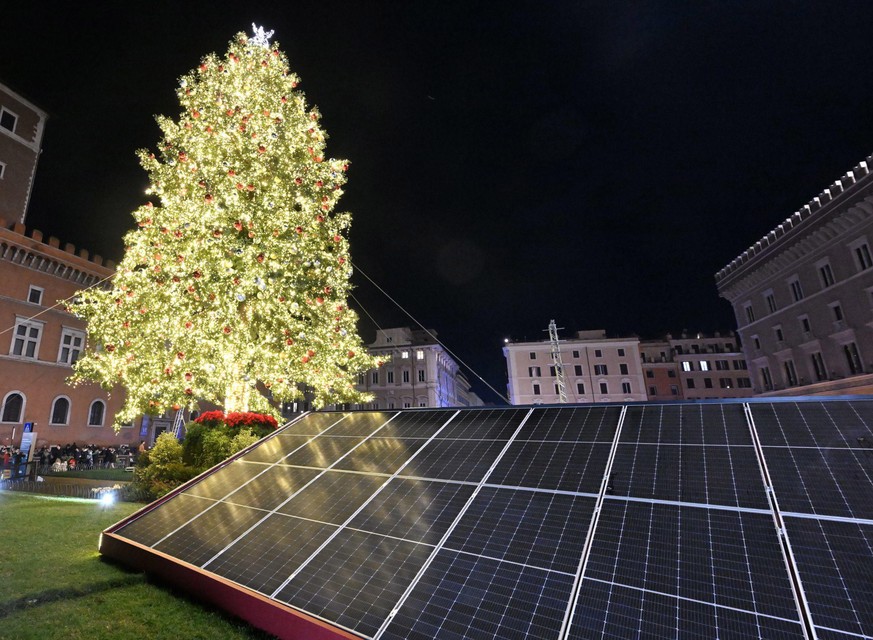 epa10355592 Solar panels energize the Christmas tree in Piazza Venezia square in Rome, Italy, 08 December 2022. On 08 December, traditionally the Christmas season begins in Italy and Italians start sh ...