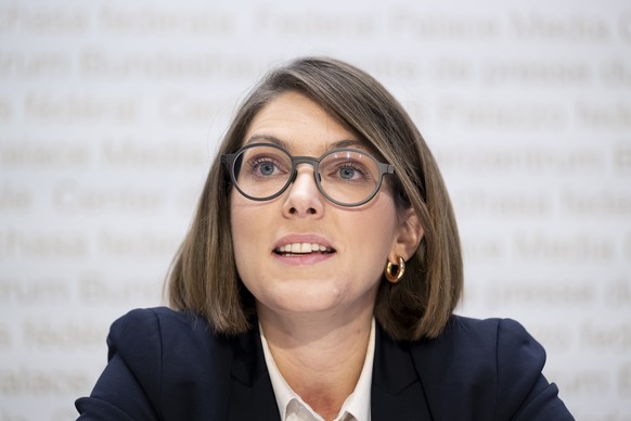 Franziska Ryser, Co-Praesidentin umverkehR, Nationalraetin Gruene/SG, spricht waehrend einer Medienkonferenz des Referendumskomitees gegen den &quot;masslosen Autobahn-Ausbau&quot; im Hinblick auf Abs ...