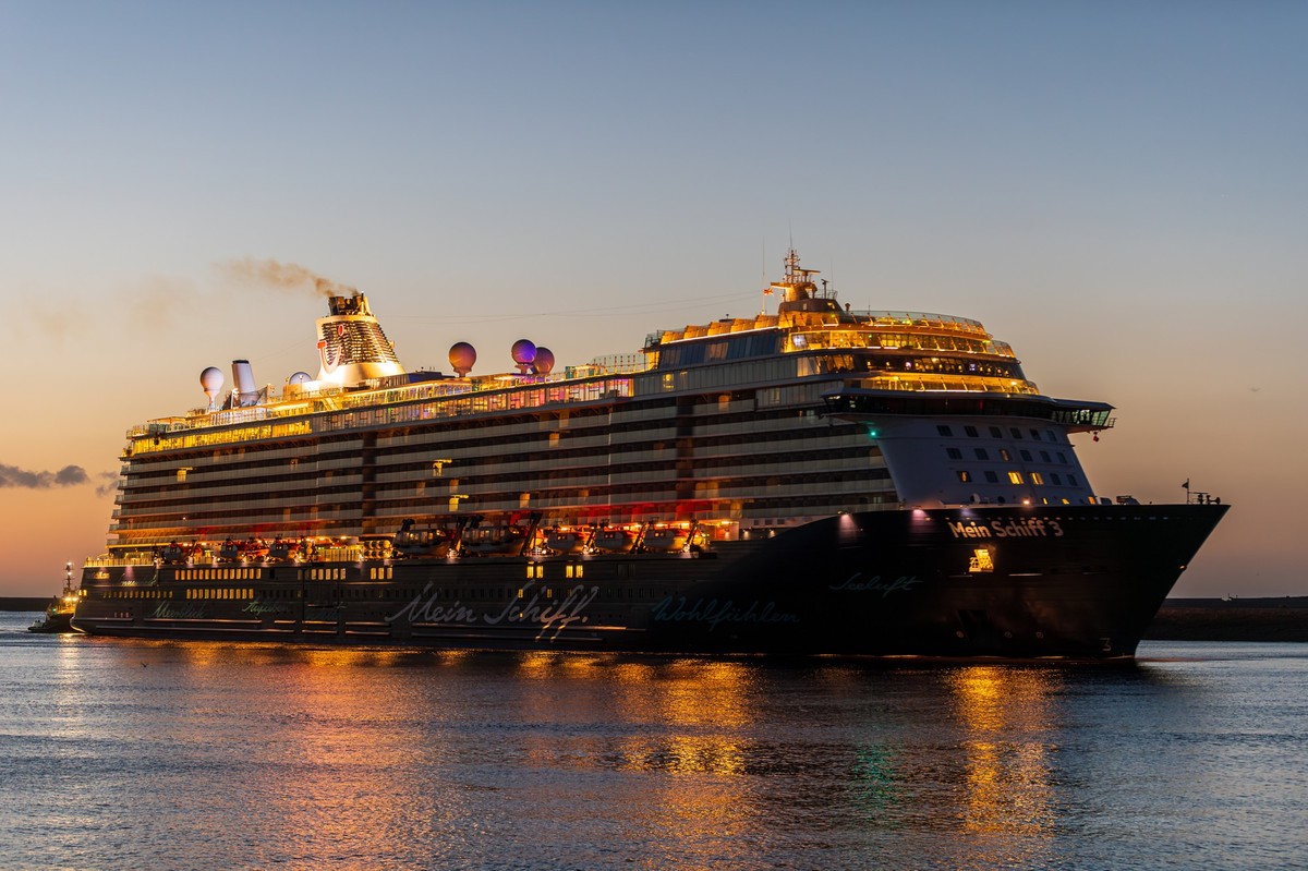 Cruise Ship Mein Schiff 3 arrives at port of Tyne just after 6am this morning

Where: Tynemouth, United Kingdom
When: 25 Sep 2023
Credit: John Fatkin/Cover Images

John Fatkin/Cover Images
