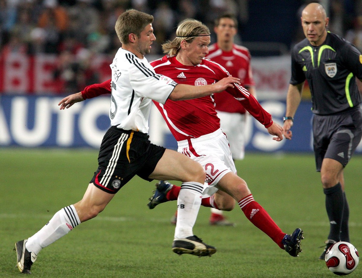 Christian Poulsen (r.) während einem Testspiel gegen Deutschland im März 2007.