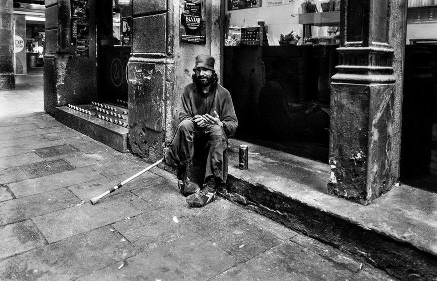 Ein Obdachloser in Barcelona.