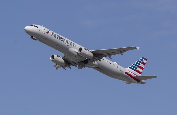 epa09482641 An American Airlines Airbus A321 (tail number N920US) takes off at the Los Angeles Airport in Los Angeles, California, USA, 22 September 2021. JetBlue and American Airlines are sued by the ...