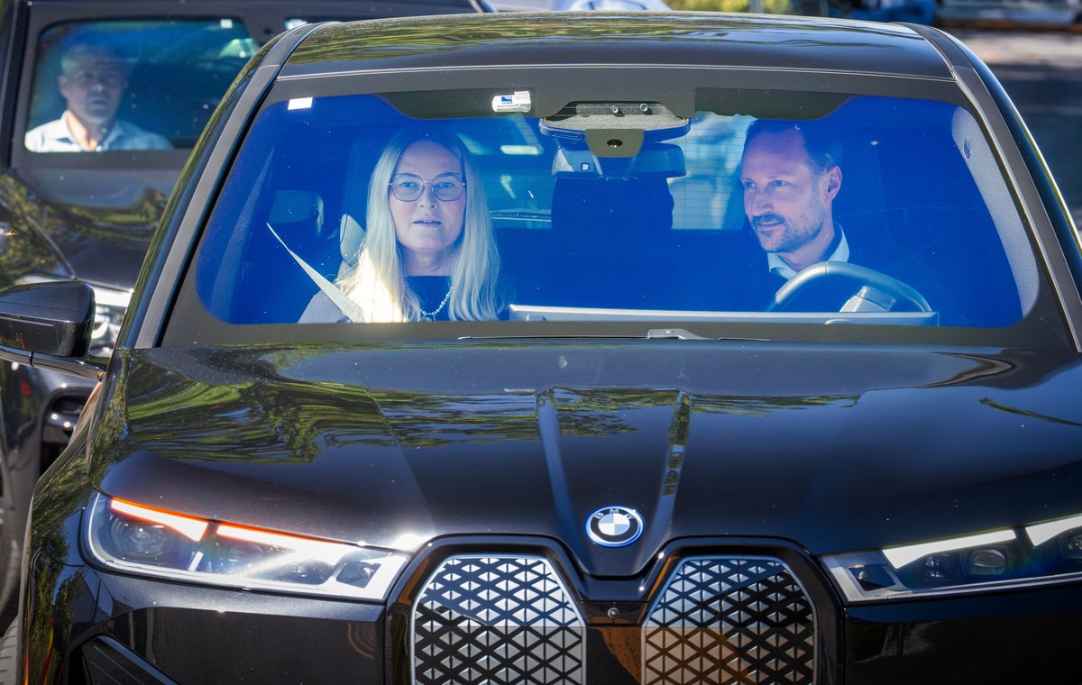 Norway's Crown Prince Haakon and Crown Princess Mette-Marit leave the Rikshospitalet, where King Harald is hospitalized, in Oslo, Tuesday, Aug. 25, 2026. (Ole Berg-Rusten/NTB Scanpix via AP)
Prin ...