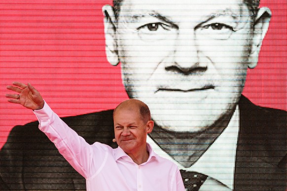 epa09432446 German Minister of Finance and Social Democratic Party (SPD) top candidate for the federal elections Olaf Scholz waves as he enters the stage during an election rally of the Social Democra ...